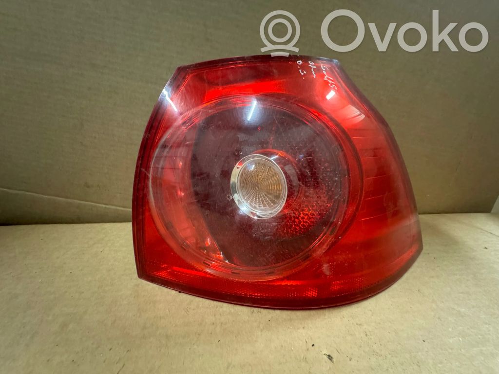 Lampa tylna   1K6945096N,28490202,P01555607,1K6945095J,1K6945096AC,1K6945096E,1K6945096G,1K6945096J,1K6945096P,1K6945096Q