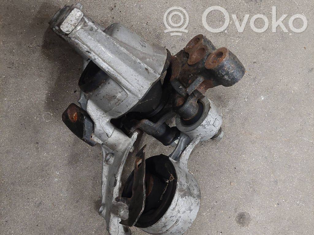 Honda Civic IX Engine mount bracket 