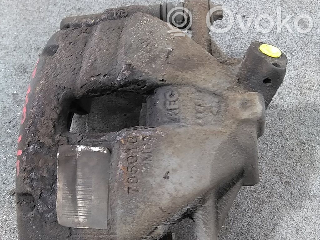 Peugeot 308 Zacisk hamulcowy przedni 