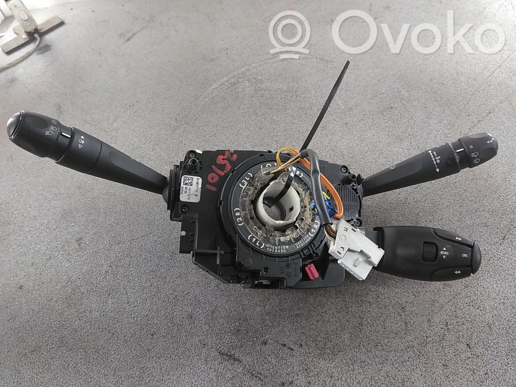 Peugeot 208 I Interruptor/palanca de limpiador de luz de giro 