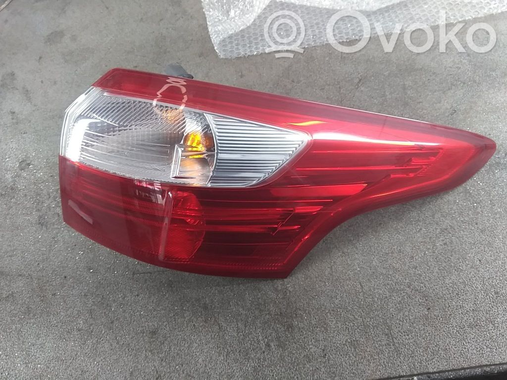 Ford Focus Rear tail light bulb 