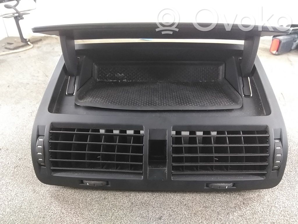 Dysze / Kratki środkowego nawiewu deski rozdzielczej   1Z0820951B3X1,1Z0820951B9B9