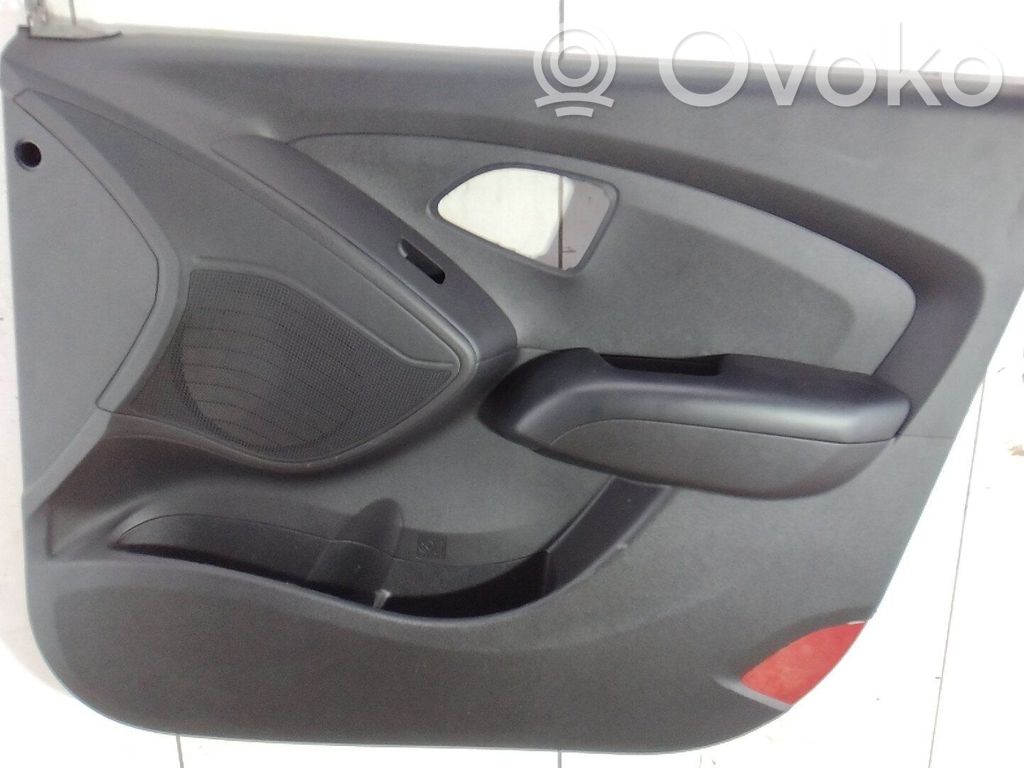 Hyundai ix35 Moldura del tarjetero de la puerta trasera 