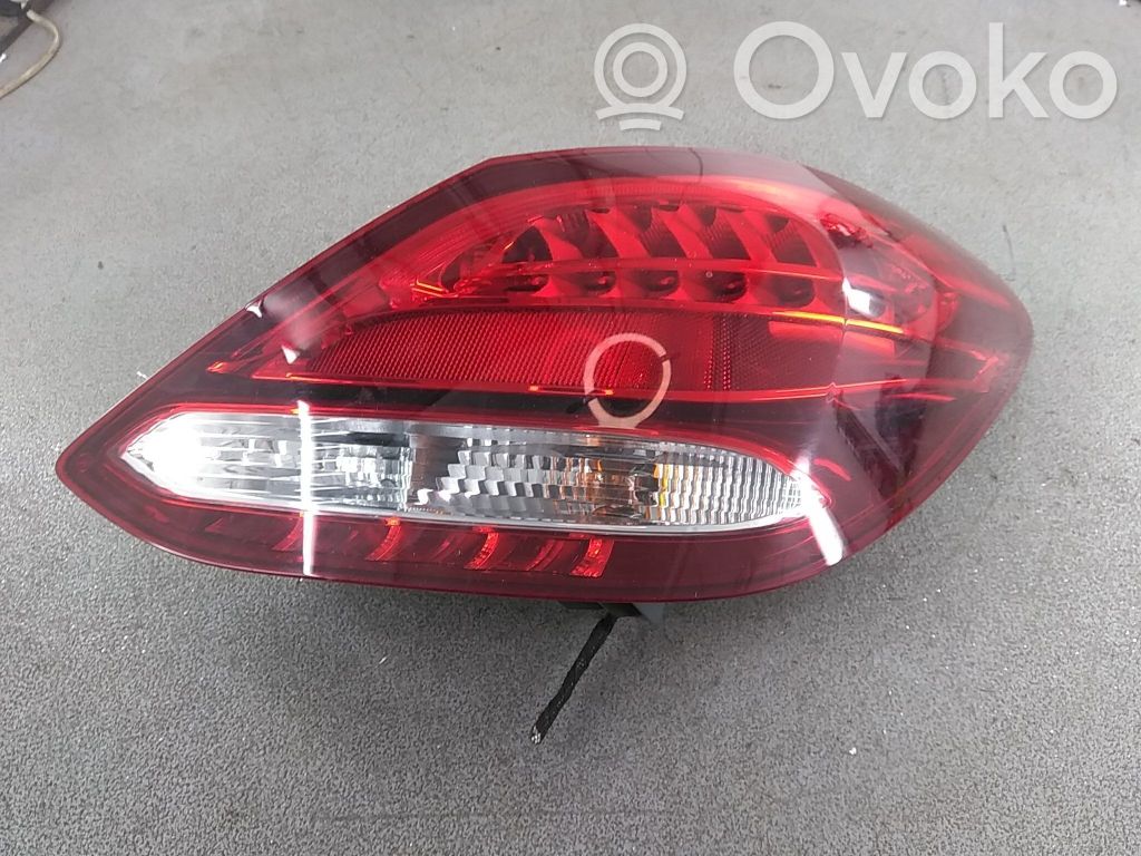 Mercedes-Benz C W205 Lampă spate în caroserie