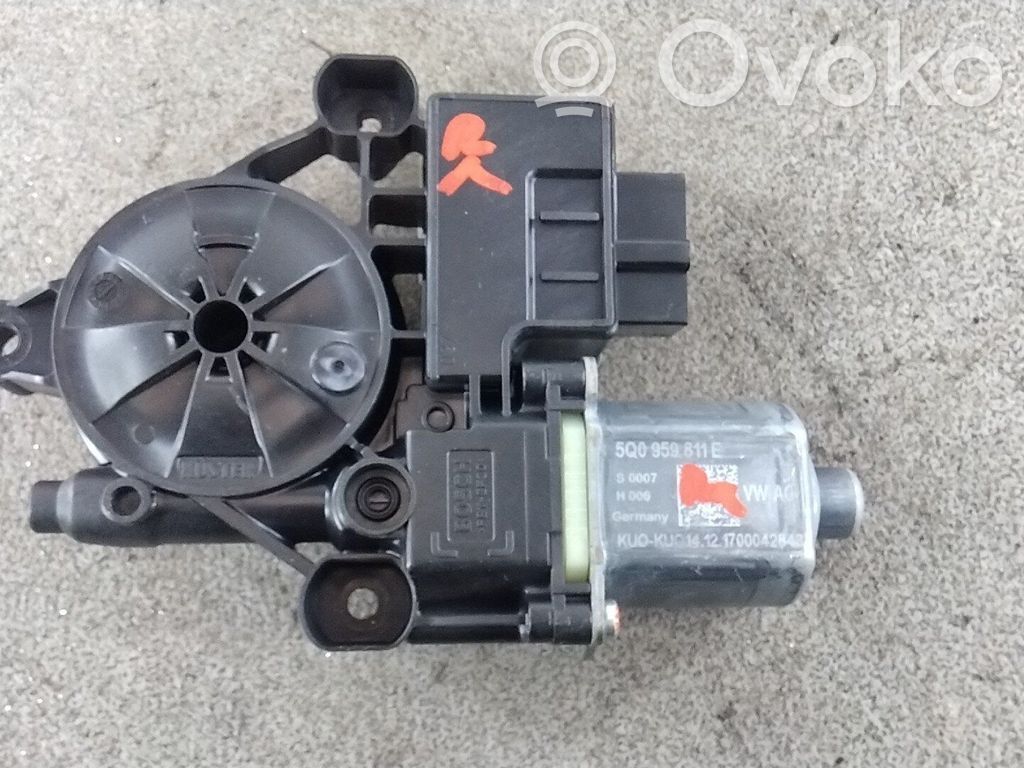 Skoda Octavia Mk3 (5E) Moteur de lève-vitre de porte avant