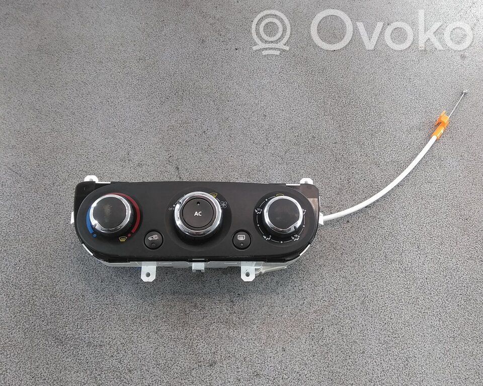 Renault Clio IV Climate control unit 