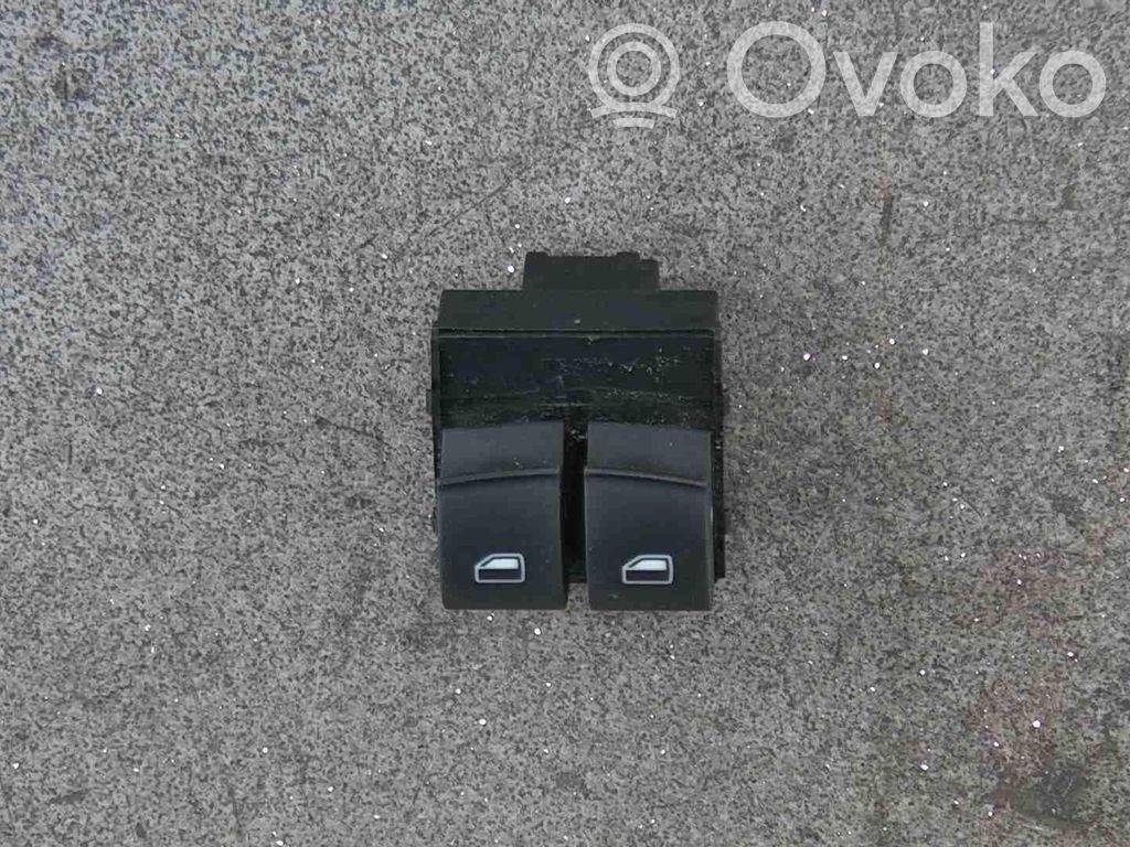 Audi A3 S3 8P Electric window control switch 