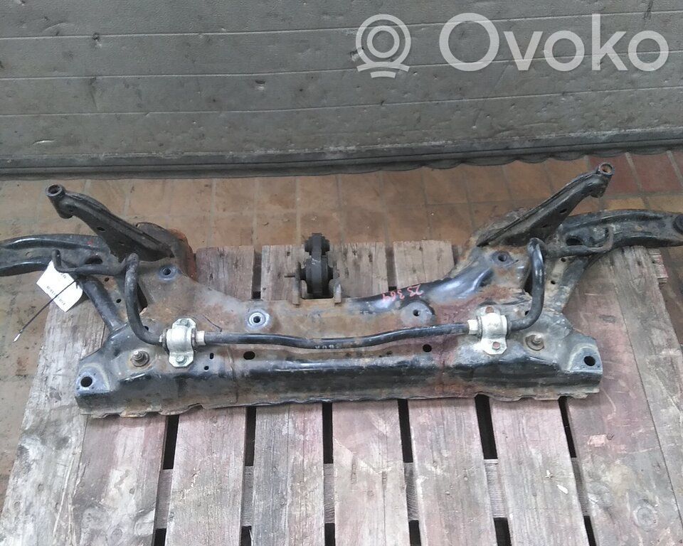 Mazda 2 Передняя траверса 