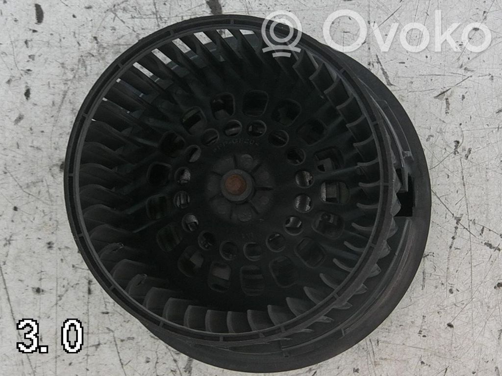 Renault Clio IV Lämmittimen puhallin 