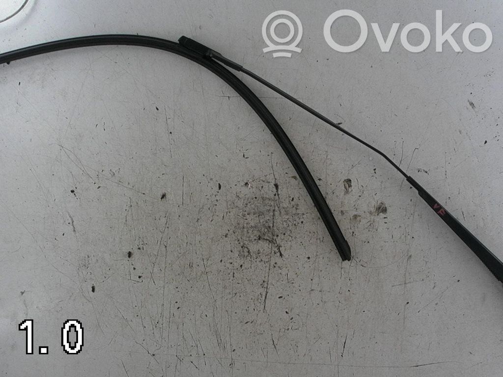 Peugeot 5008 Front wiper blade arm 