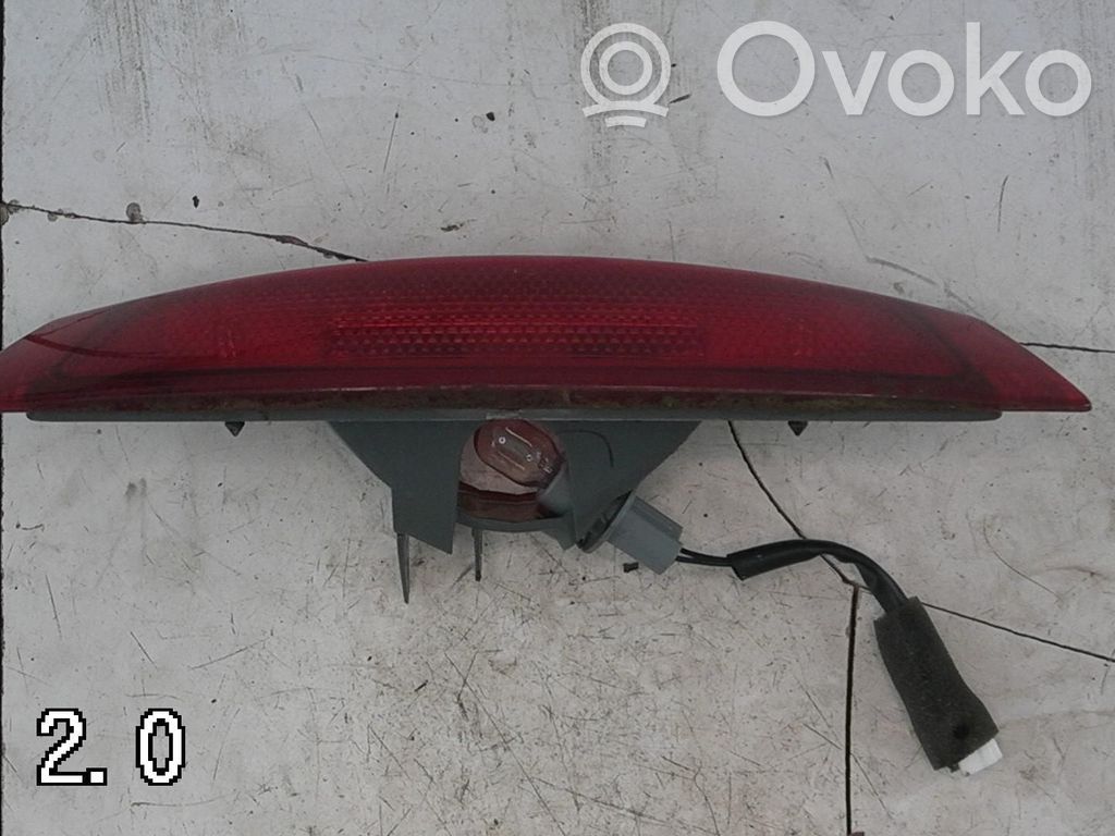 Nissan Micra Trzecie światło stop 