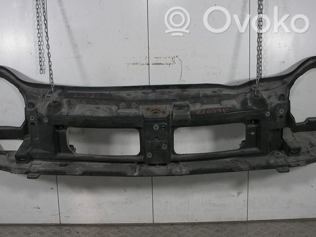 Opel Vivaro Pas przedni 