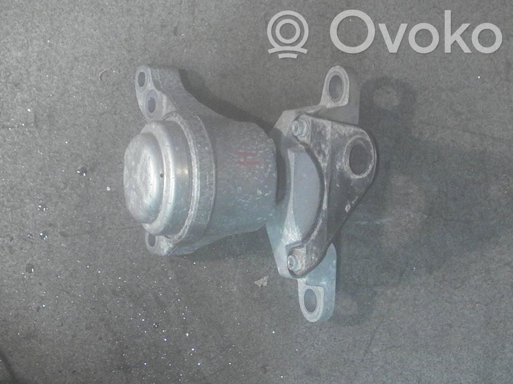 Volvo V70 Engine mount bracket 