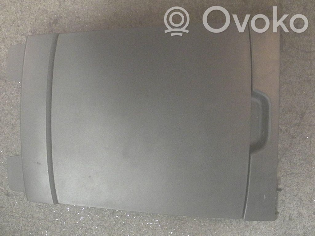 Suzuki Splash Handschuhfach 