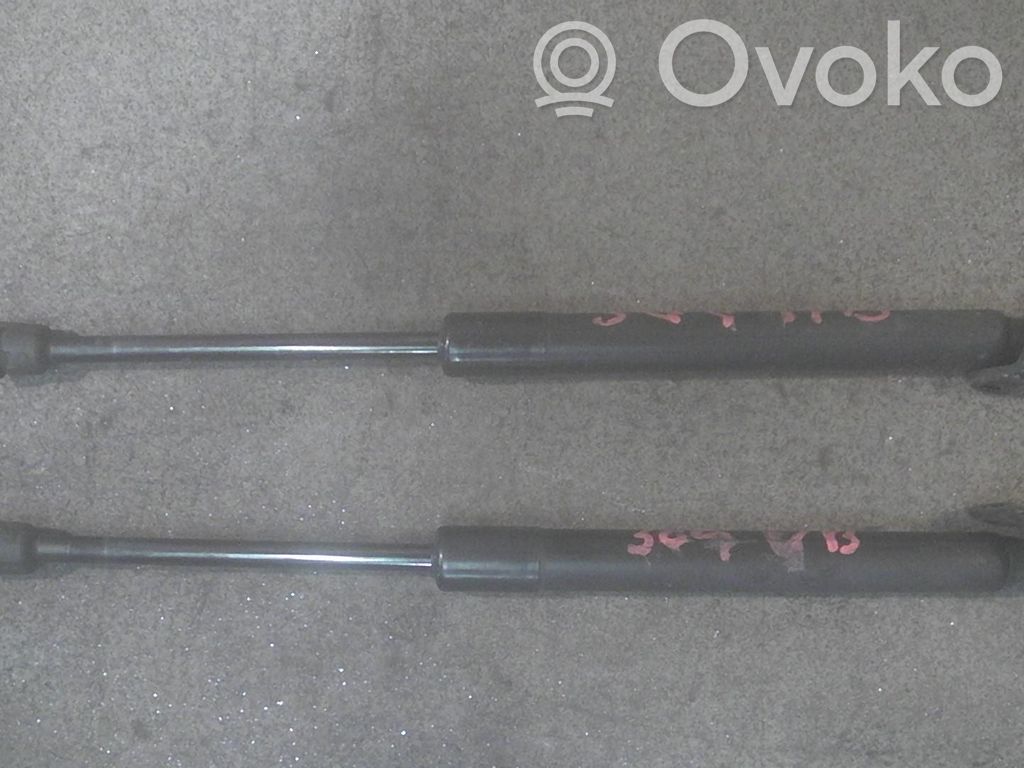 KIA Ceed Tailgate/trunk strut/damper 