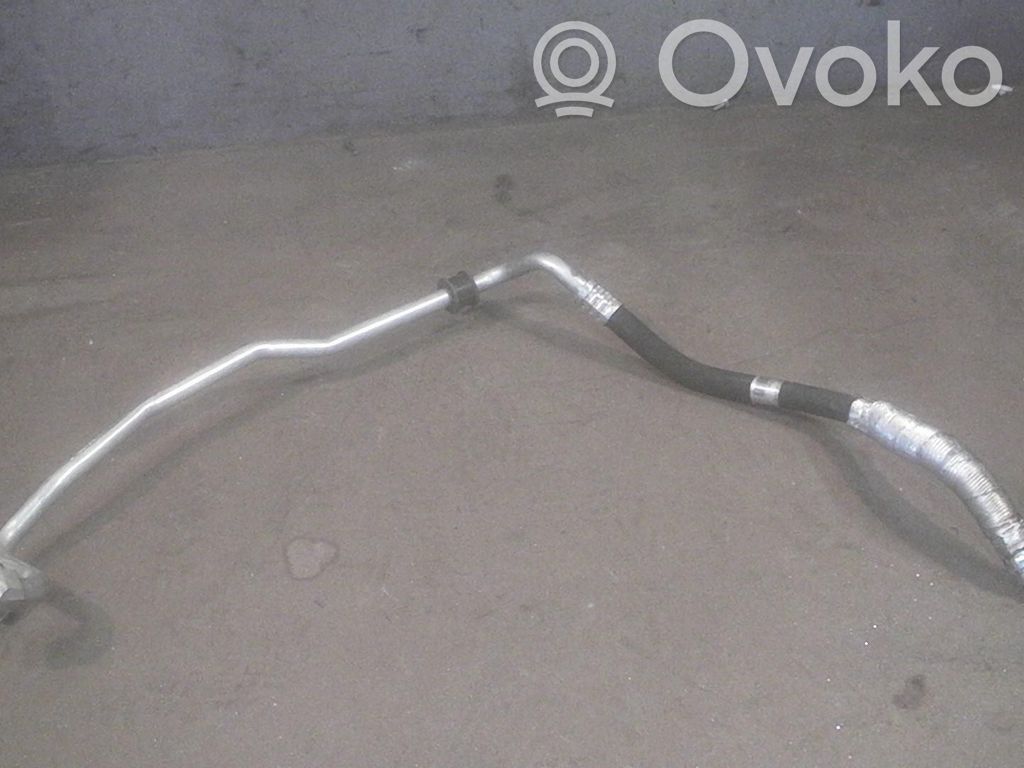 BMW 3 E90 E91 Ilmastointilaitteen putki (A/C) 