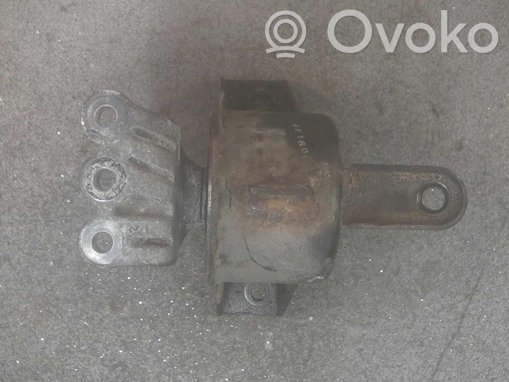 Chevrolet Spark Engine mount bracket 