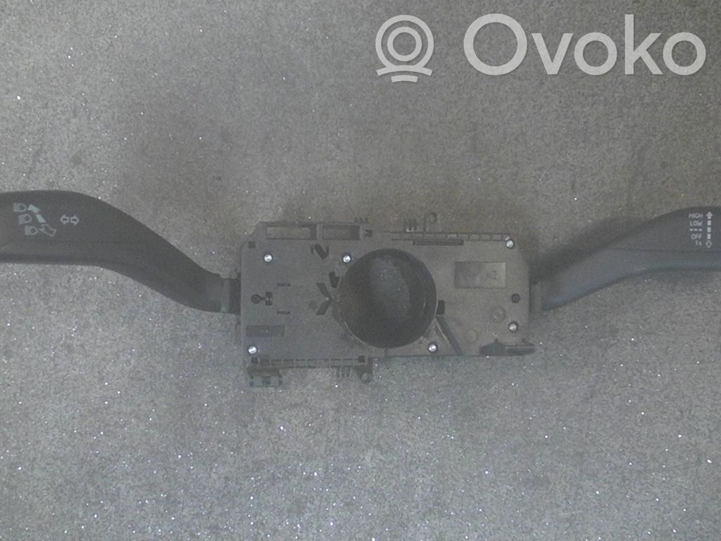 Volkswagen Up Interruptor/palanca de limpiador de luz de giro 