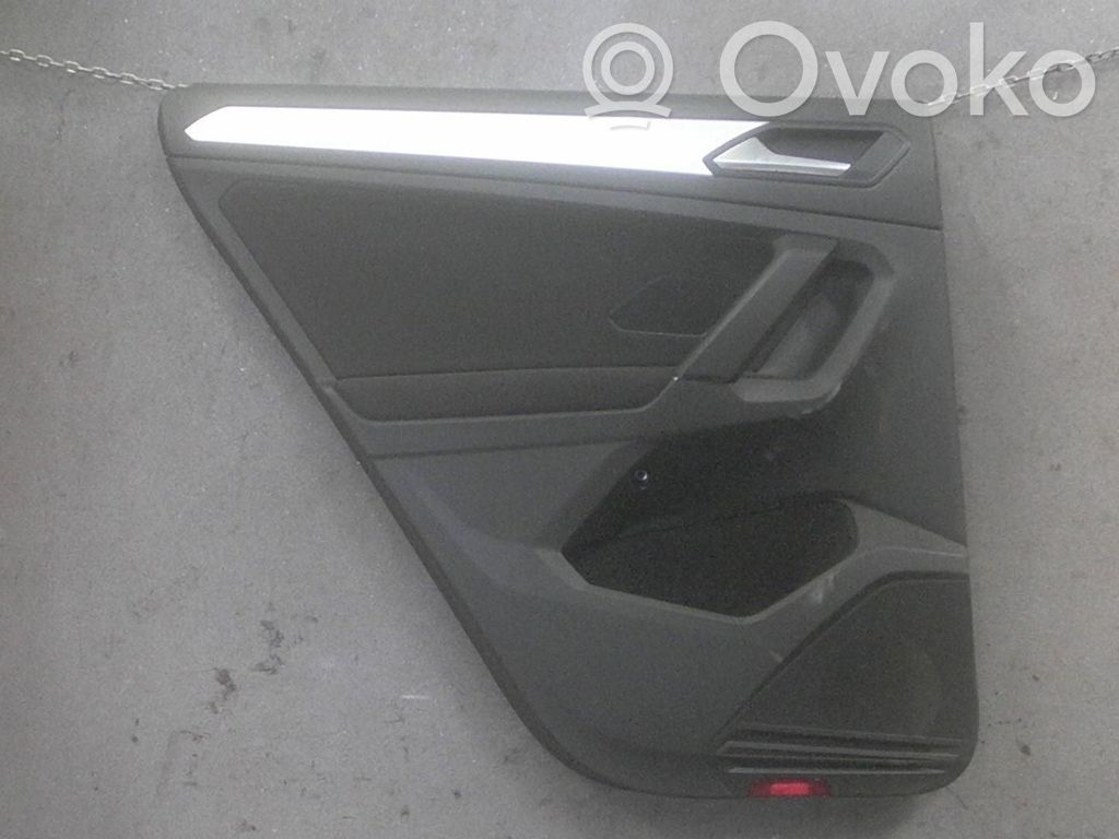 Volkswagen Tiguan Boczki / Poszycie drzwi tylnych 