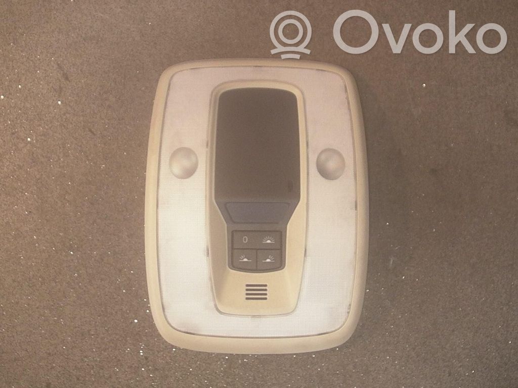 Etuistuimen valo