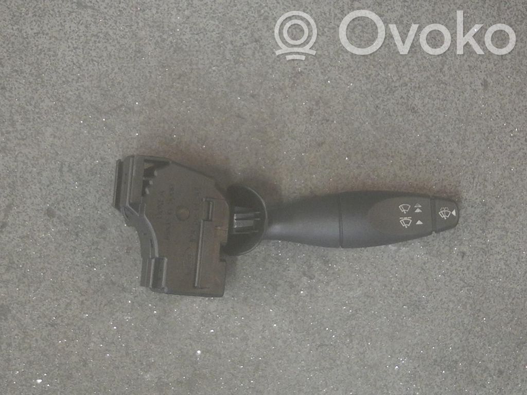 Ford Fiesta Commodo, commande essuie-glace/phare 