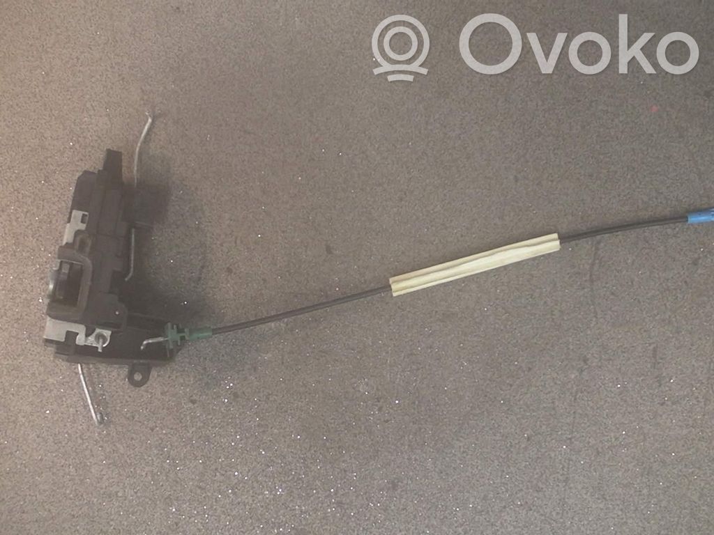 Opel Zafira B Motor de bloqueo de puertas 