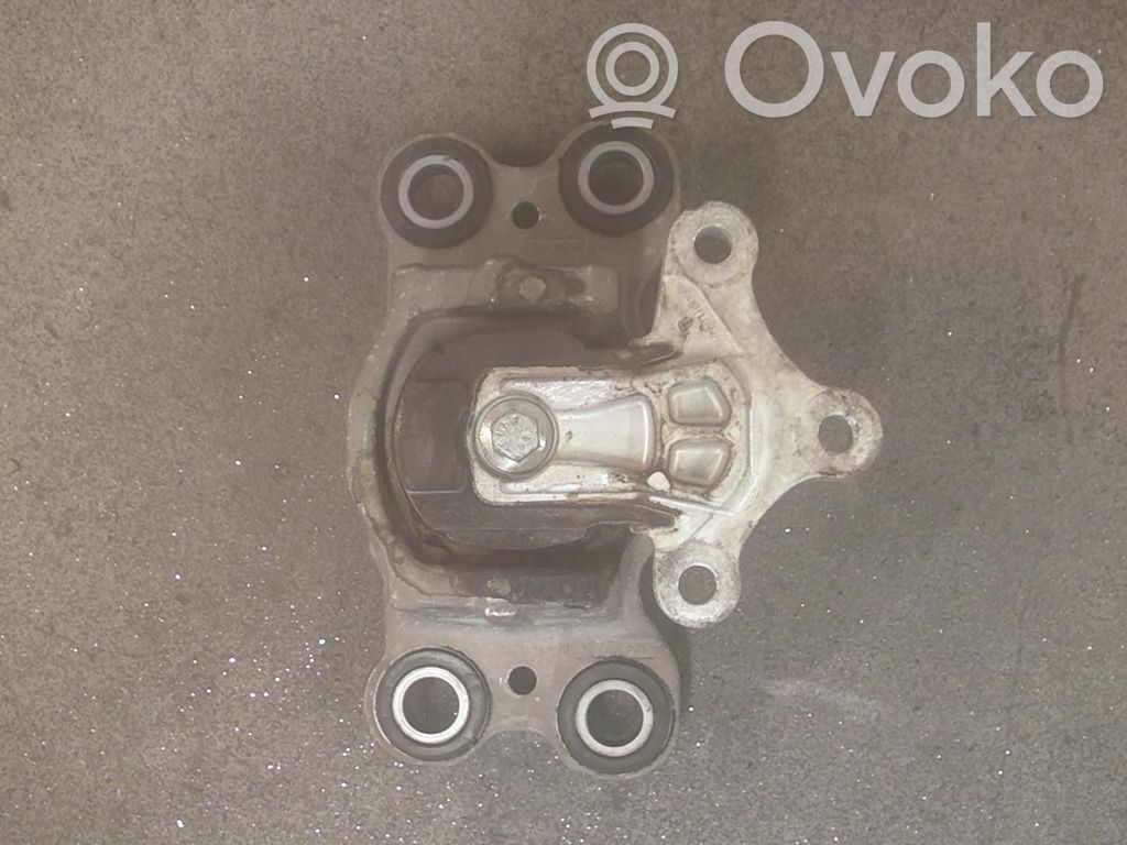 Volvo S60 Engine mount bracket 