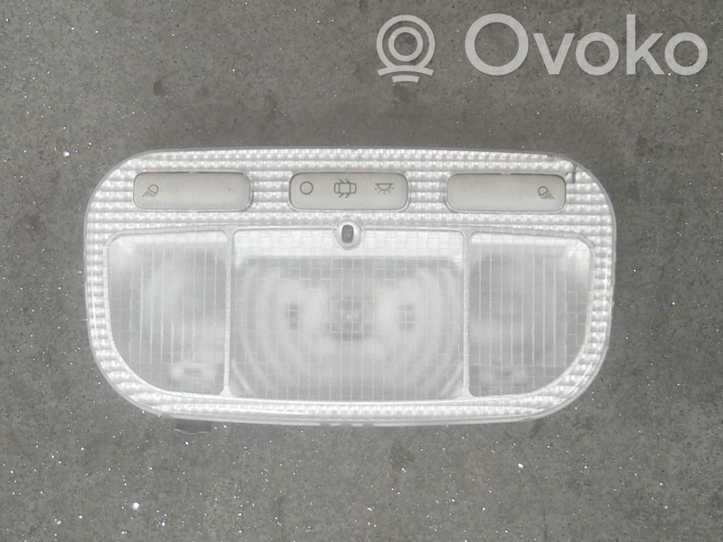 Etuistuimen valo