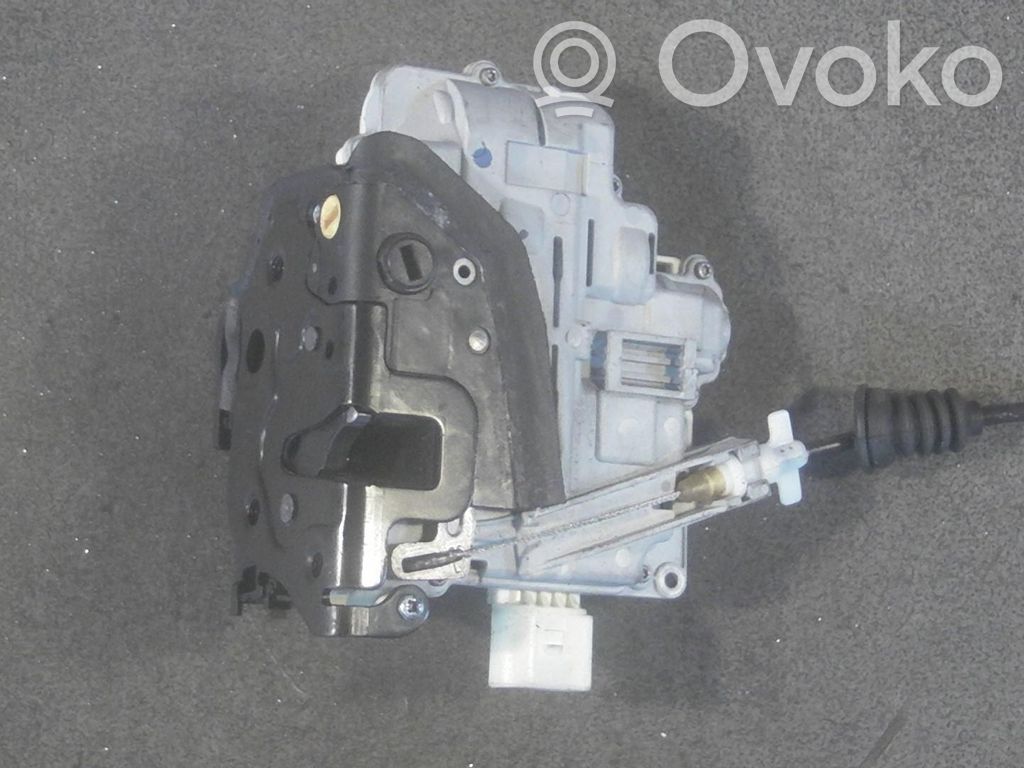 Volkswagen PASSAT B6 Motor de bloqueo de puertas 