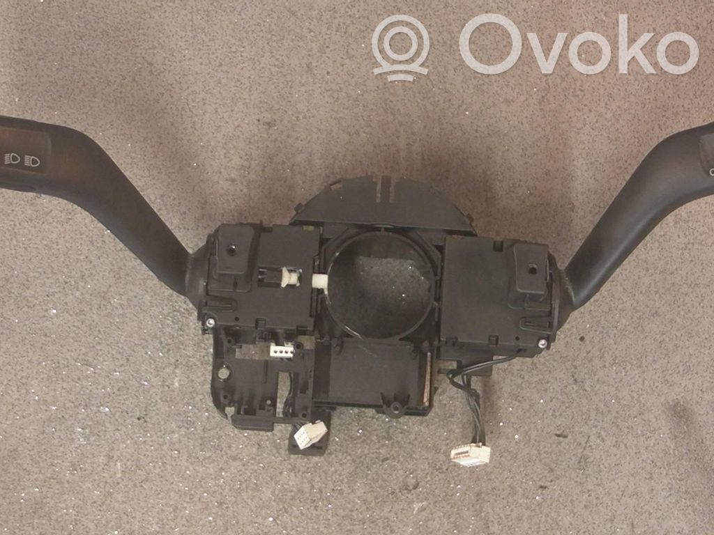 Volkswagen PASSAT B6 Pyyhkimen/suuntavilkun vipukytkin