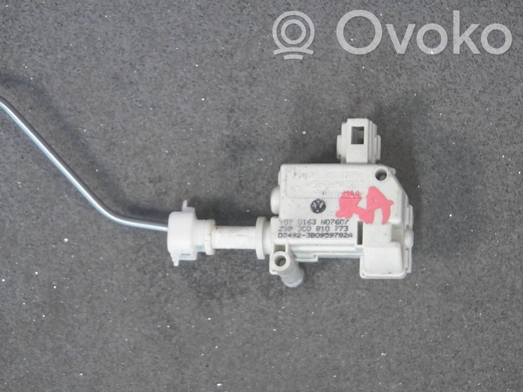 Volkswagen PASSAT B6 Motor închidere centralizată 
