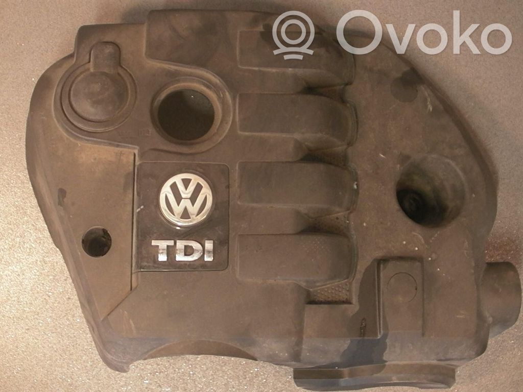 Volkswagen PASSAT B5.5 Крышка двигателя (отделка) 