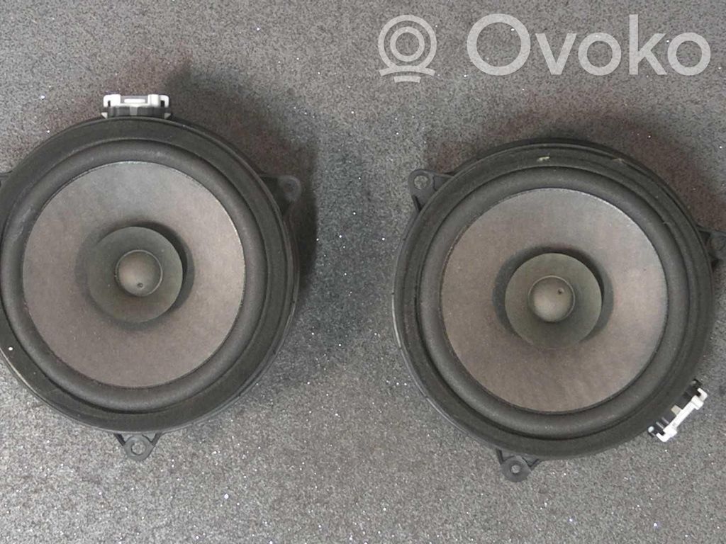 Altavoz de la puerta delantera   2STK