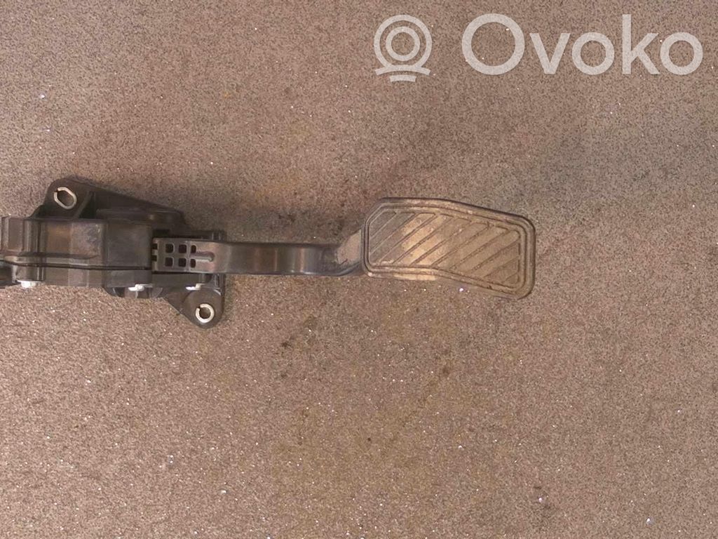 Pedale dell’acceleratore   K42387410