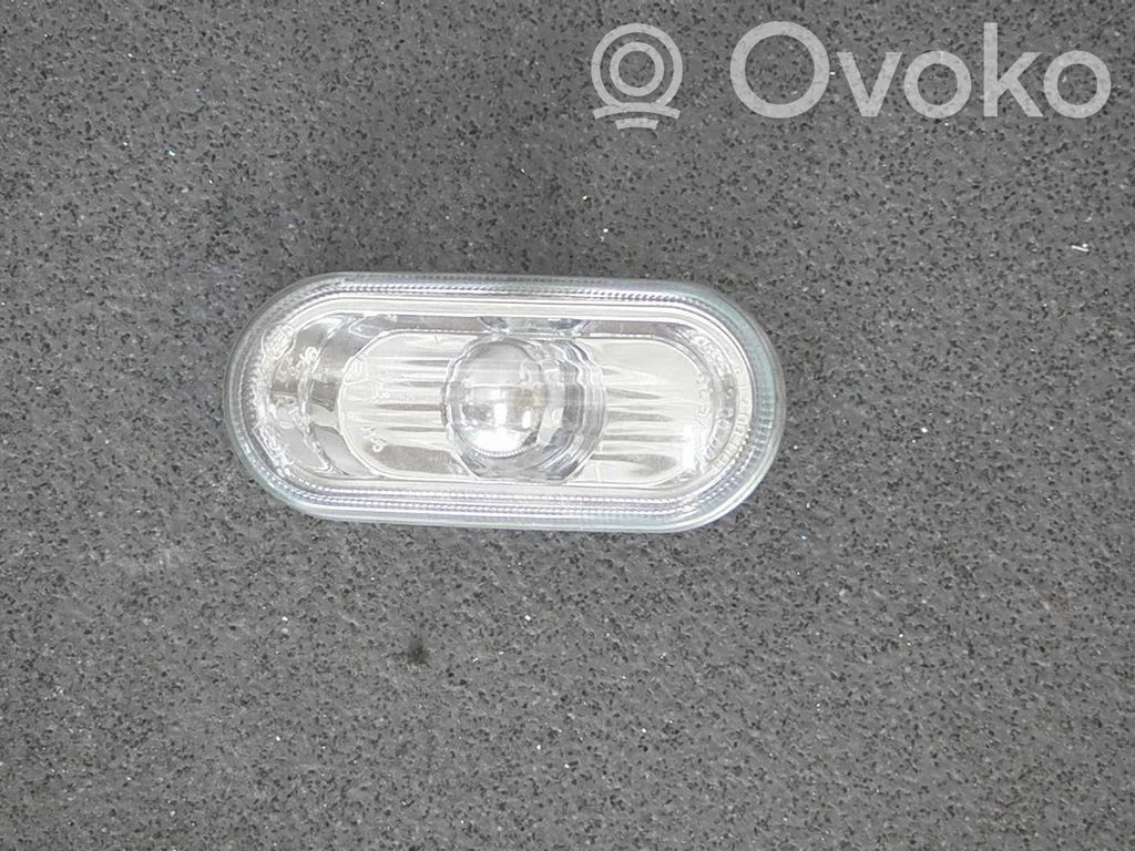 Volkswagen Caddy Front fender indicator light 