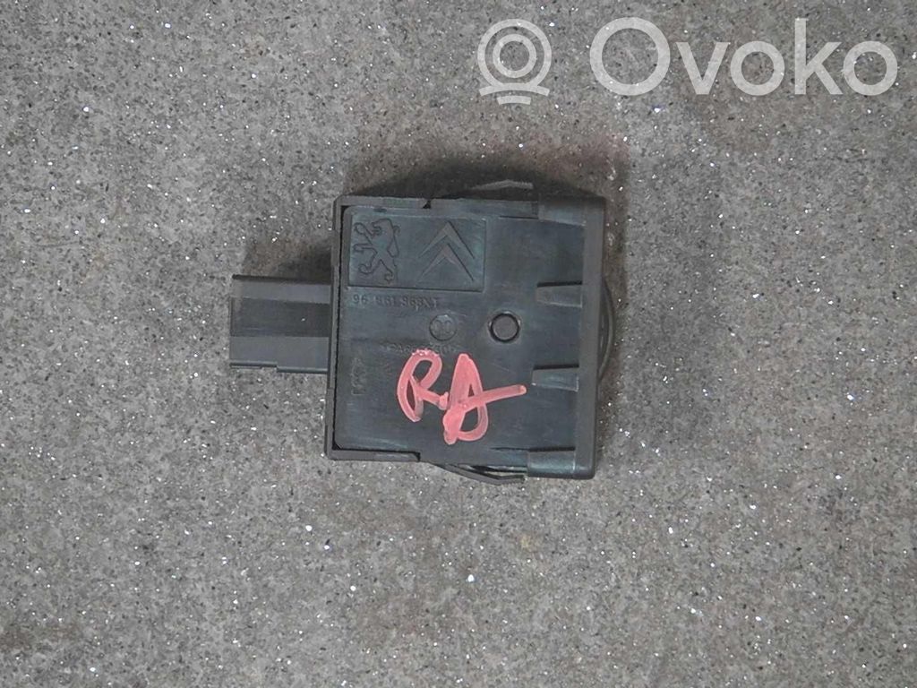 Headlight level height control switch