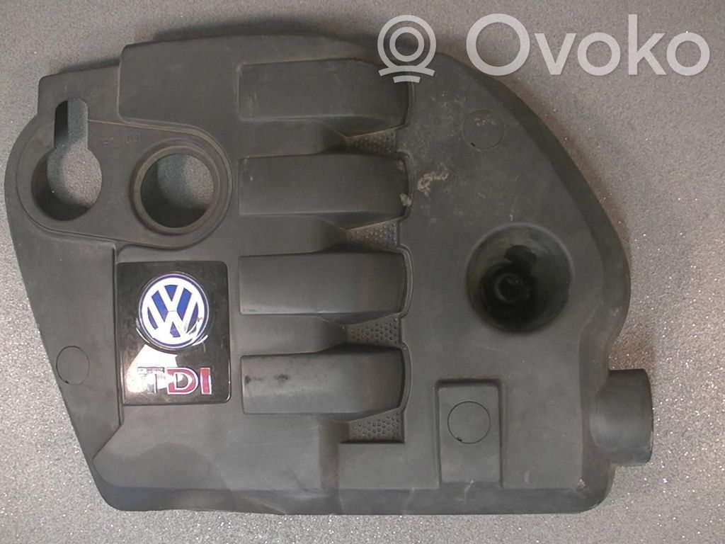 Volkswagen PASSAT B5.5 Крышка двигателя (отделка) 