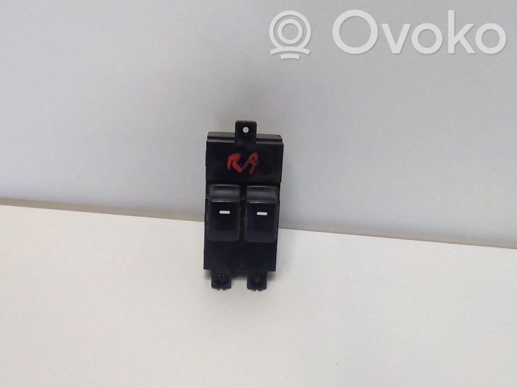 Interruptor del elevalunas eléctrico   935701Y000