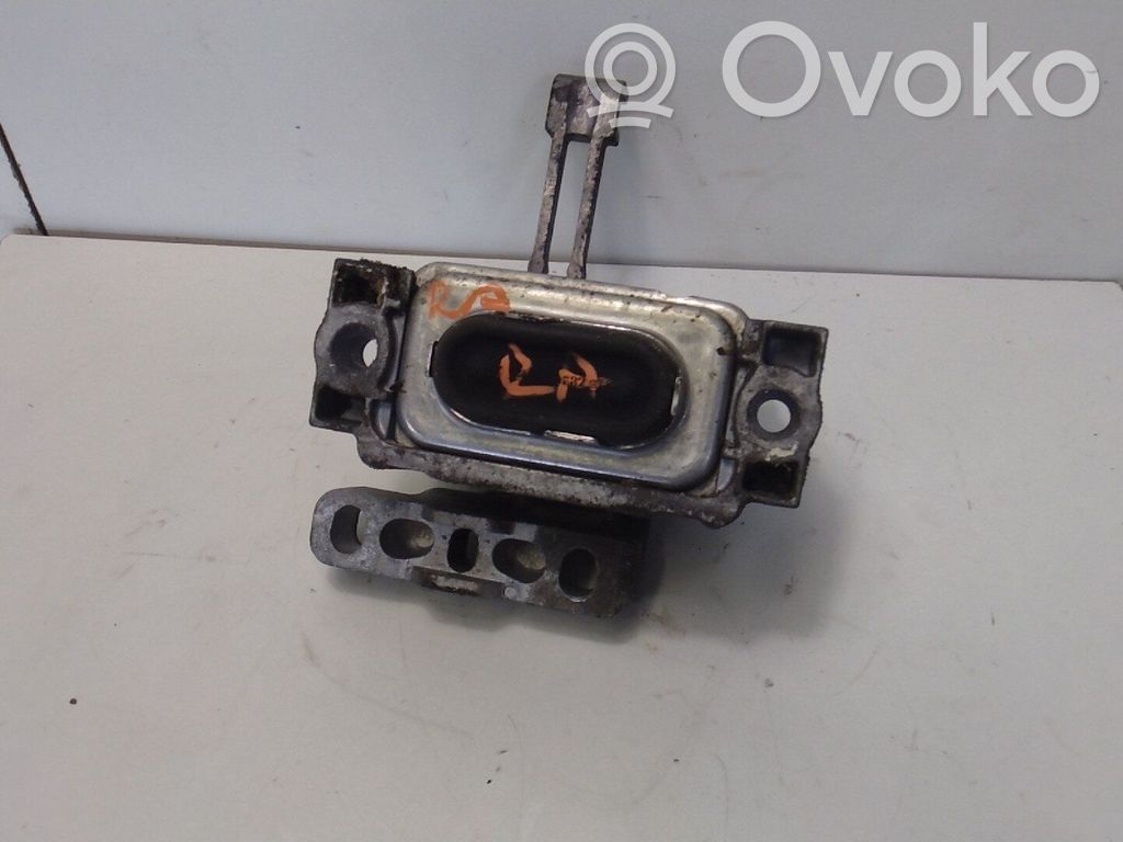 Volkswagen PASSAT B8 Supporto di montaggio del motore 
