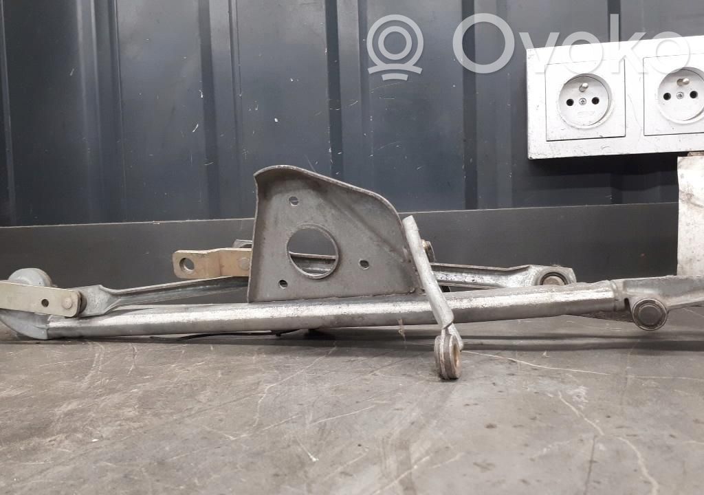 Front wiper linkage   8357861