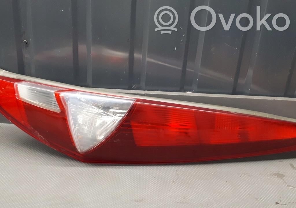 Fiat Punto (188) Aizmugurējais lukturis virsbūvē 