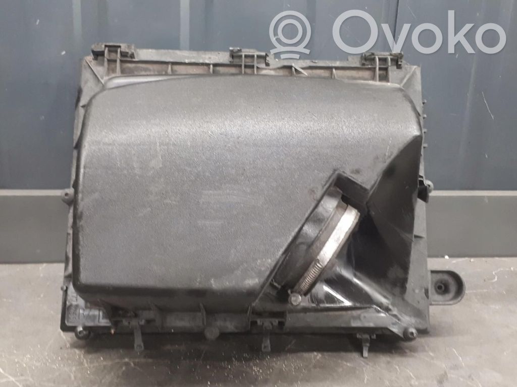 Opel Vectra C Wspornik / Mocowanie obudowy filtra powietrza 