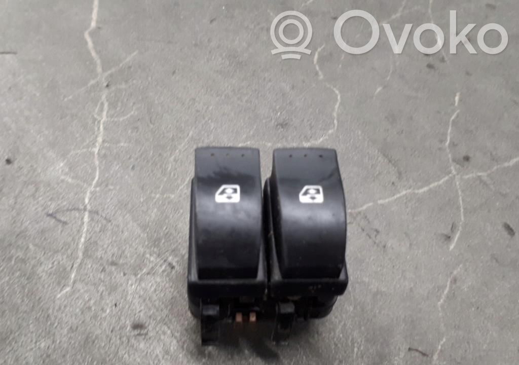 Renault Twingo I Przełącznik / Przycisk otwierania szyb 
