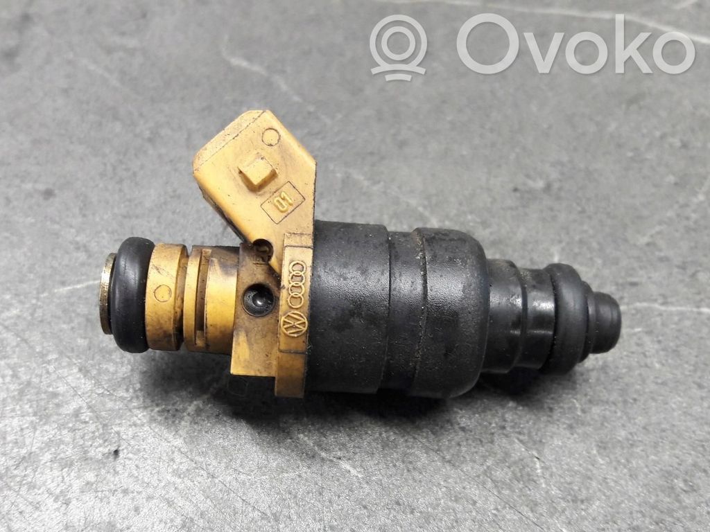 Volkswagen Golf IV Inyector de combustible 