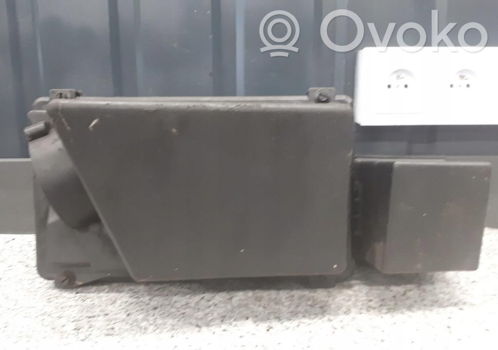 Ilmansuodattimen kotelo   YS4X9600AA