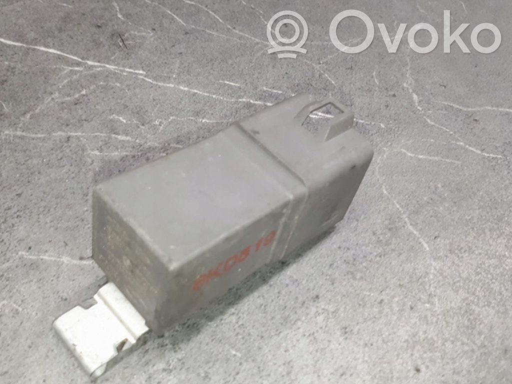 Ford Escort Polttoainepumpun rele 