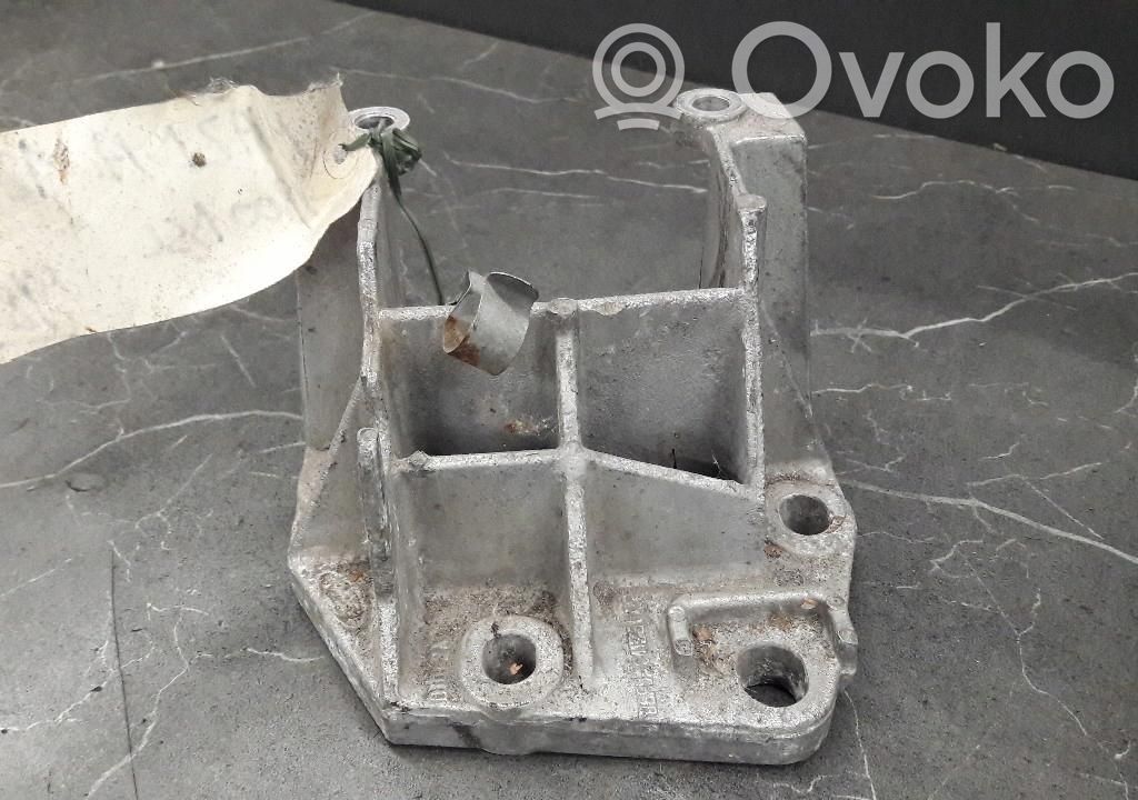 Mazda 121 SM Engine mounting bracket 