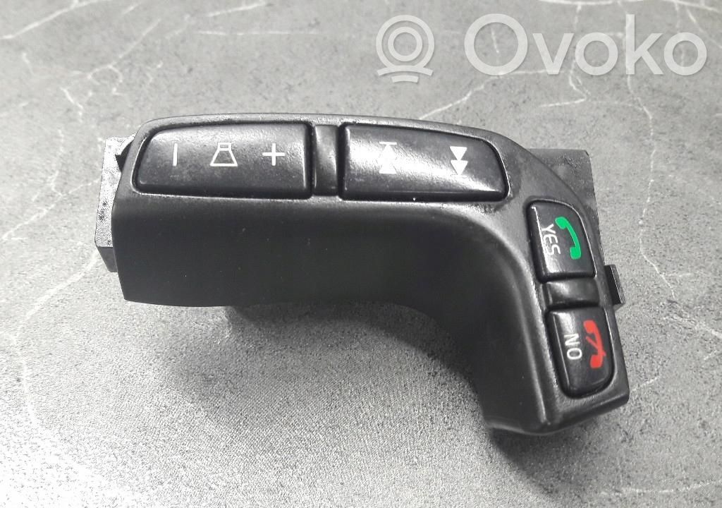 Przełącznik / Przycisk kierownicy   3064026