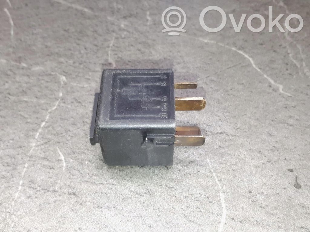 Relè pompa del carburante   2244872
