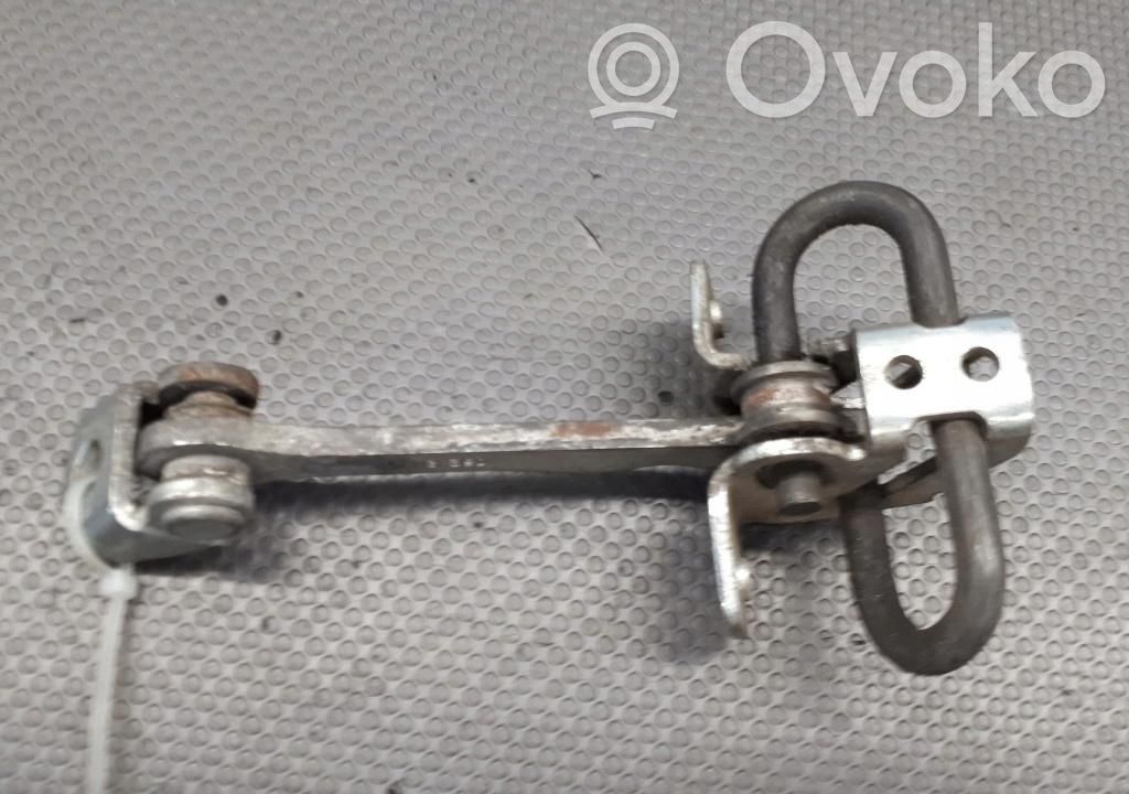 Opel Corsa C Takaoven pidätin 